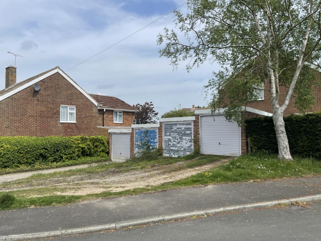 Lot: 63 - GARAGES AND LAND WITH POTENTIAL FOR DEVELOPMENT -